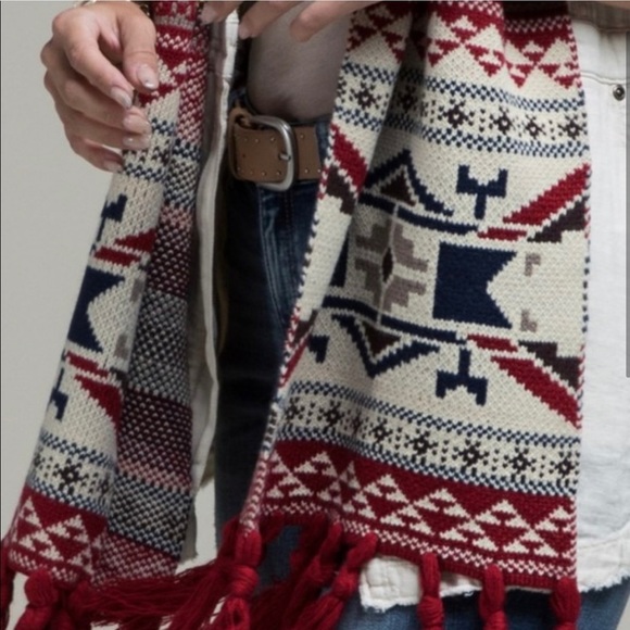 New! Nordic Baltic Patten Scarf with tassels - Picture 3 of 3